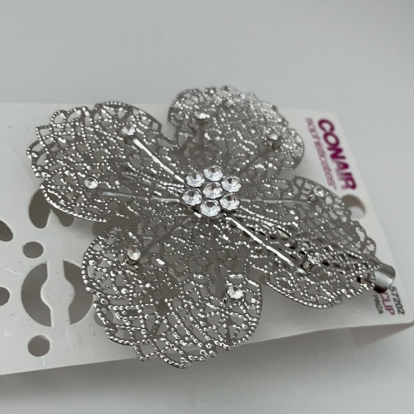 RHINESTONE HAIR CLIP WITH SILVER MESH FLOWER - Picture 7 of 11